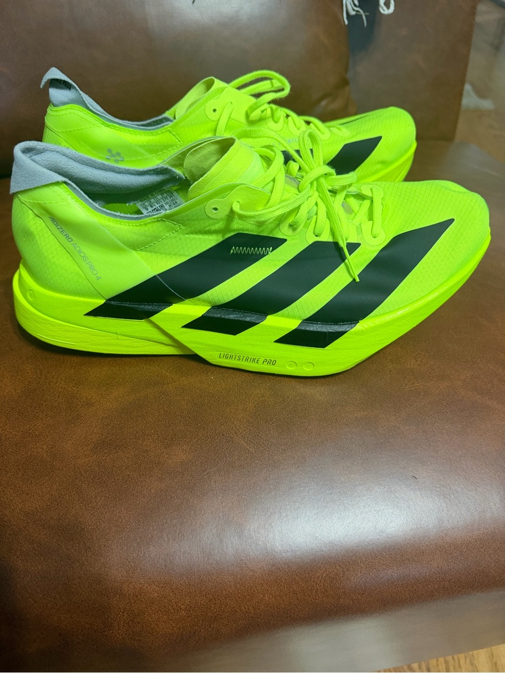 adidas Men’s Neon Yellow/Black Lightweight Racing Shoes